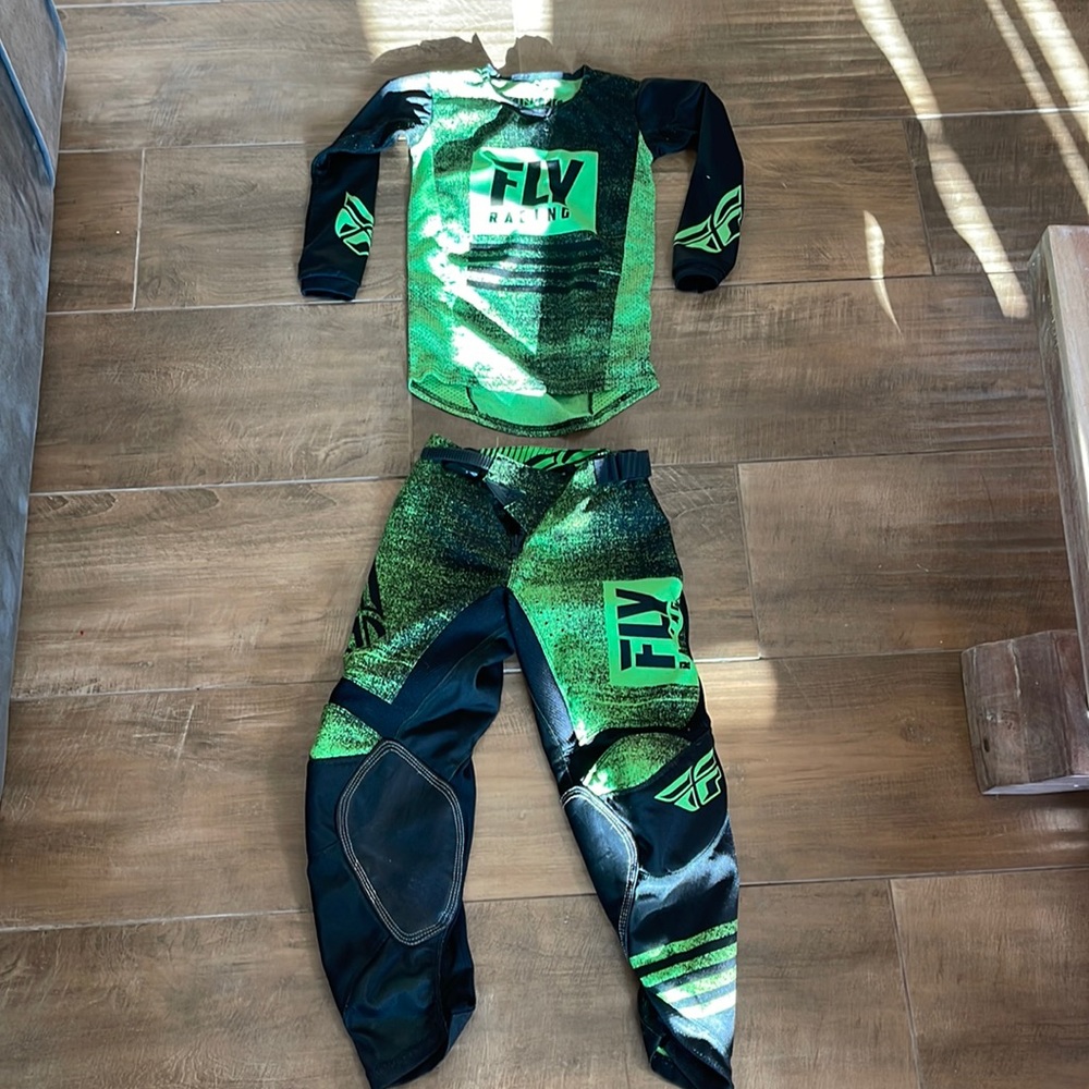 Dirt bike racing clothes